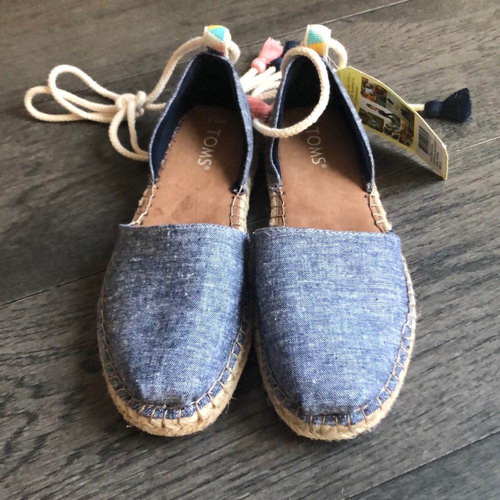 TOMS Woman’s Blue  Katalina espadrilles. - Picture 2 of 8